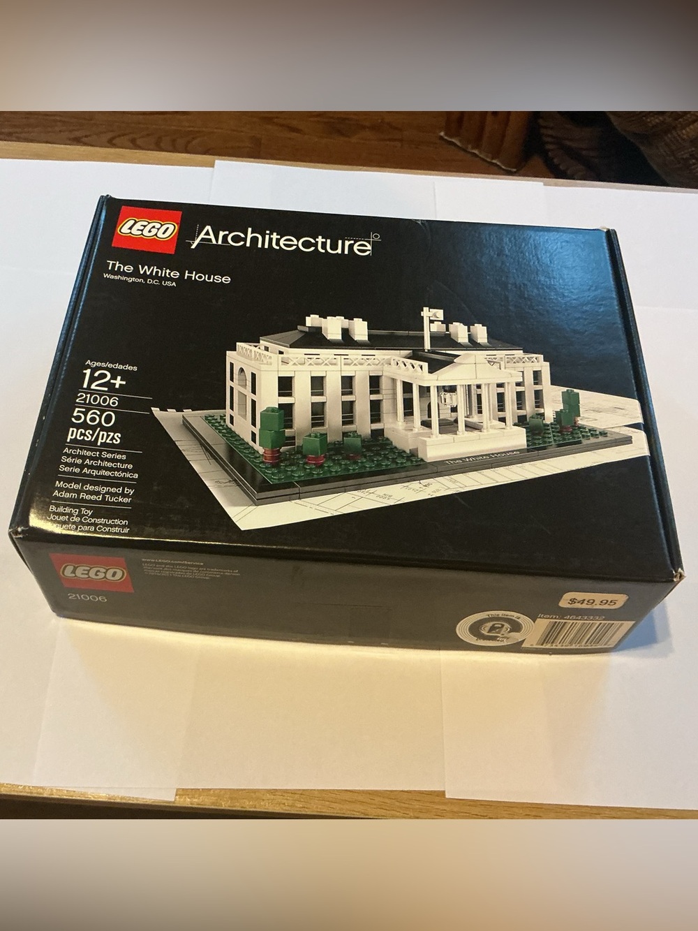 LEGO The White House set 21006 with instructions.